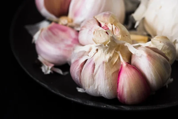 fresh-garlic-ingredient-close-up